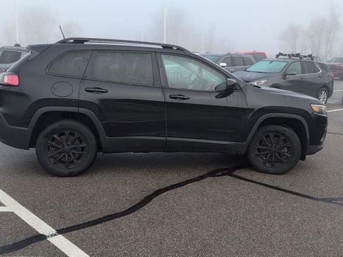 Used 2019 Jeep Cherokee Latitude Plus w/ Cold Weather Group image 7
