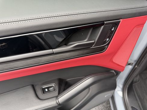Certified 2025 Porsche Cayenne GTS AWD/4WD image 20