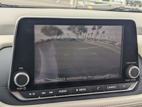 Certified 2025 Nissan Rogue SV image 24