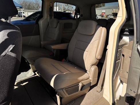 Used 2008 Chrysler Town & Country Touring image 13