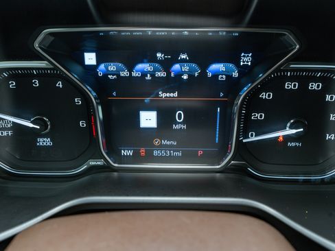 Used 2021 GMC Yukon XL Denali w/ Denali Premium Package image 28