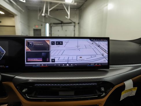 Used 2025 BMW 330i xDrive Sedan w/ Premium Package image 15