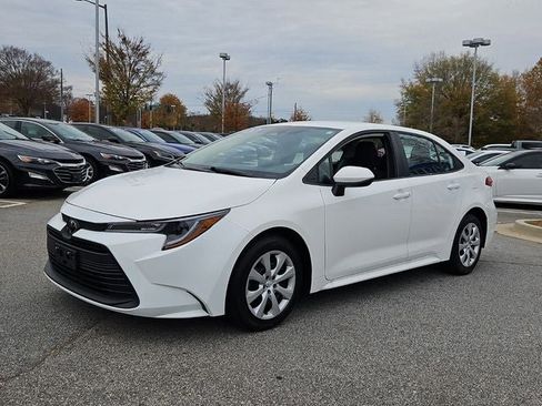 Used 2024 Toyota Corolla LE image 3