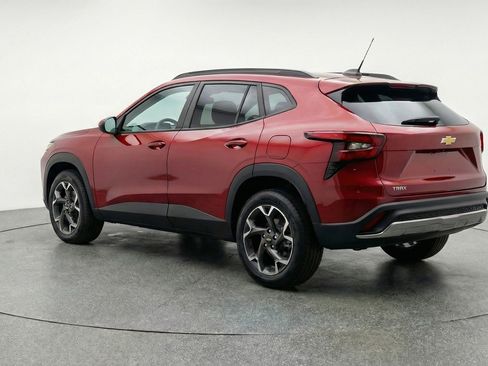 Used 2025 Chevrolet Trax LT FWD image 6