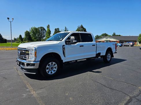 Used 2023 Ford F350 XLT w/ FX4 Off-Road Package image 3