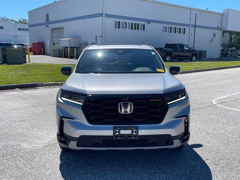 Certified 2025 Honda Pilot TrailSport image 2