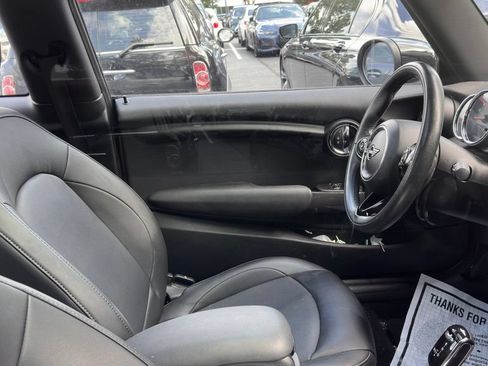 Used 2020 MINI Cooper 2-Door Hardtop FWD image 8