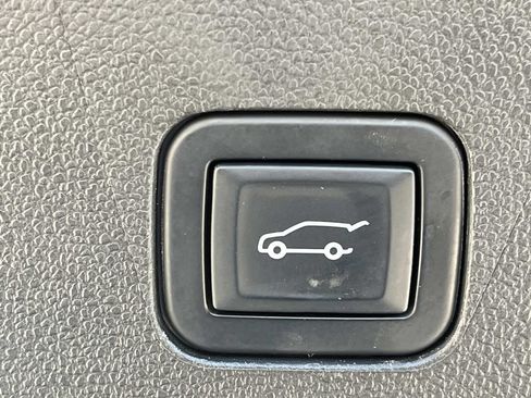 Used 2022 Chevrolet Suburban High Country AWD/4WD image 26