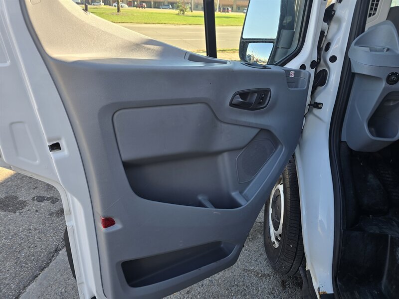 Used 2019 Ford Transit 250 148 Medium Roof RWD image 7