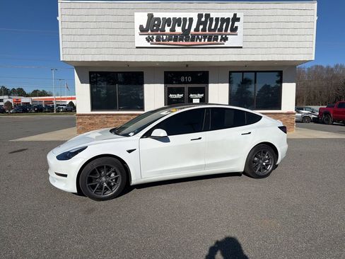 Used 2022 Tesla Model 3 image 1
