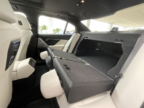 New 2026 BMW 530i w/ Premium Package image 30