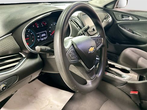Used 2018 Chevrolet Malibu LT image 10