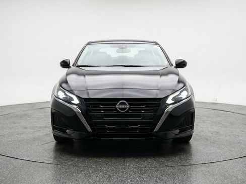Used 2025 Nissan Altima 2.5 SV image 2