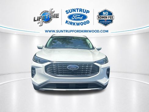 Used 2023 Ford Escape Platinum w/ Premium Technology Package AWD/4WD image 10