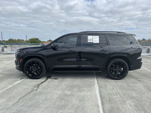 Used 2025 Chevrolet Traverse RS image 16