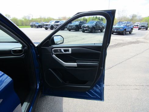 Used 2022 Ford Explorer XLT w/ Equipment Group 202A AWD/4WD image 24