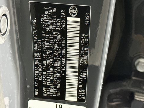 Used 2025 Toyota Camry LE FWD image 12