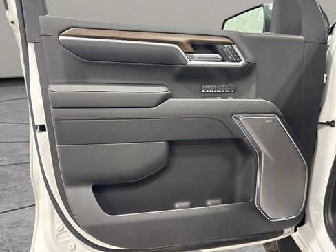 Used 2025 Chevrolet Silverado 1500 High Country AWD/4WD image 11