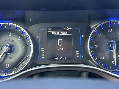 Used 2017 Chrysler Pacifica Touring-L image 21