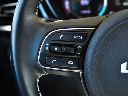 Used 2022 Kia Niro EX image 30