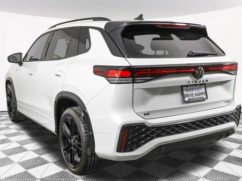 Used 2025 Volkswagen Tiguan SE R-Line AWD/4WD image 19