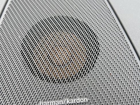 Used 2019 Volvo XC60 T5 Momentum w/ Multimedia Package image 17