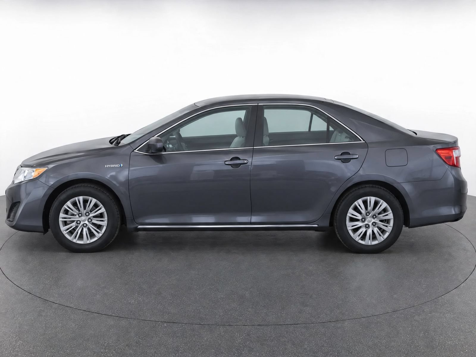 Used 2014 Toyota Camry LE FWD image 3