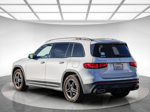 Used 2021 Mercedes-Benz GLB 250 4MATIC image 2