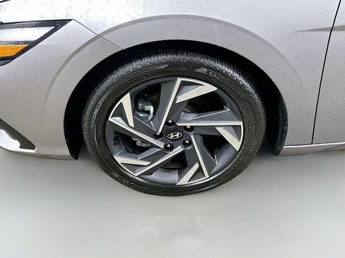 Used 2025 Hyundai Elantra SEL FWD image 8