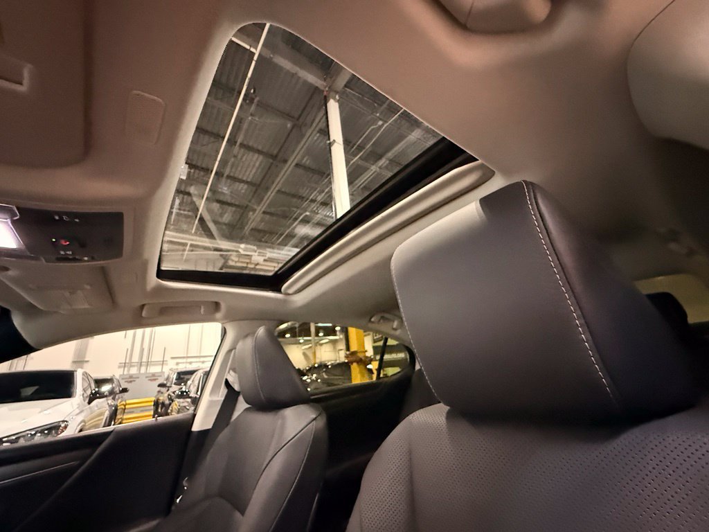 Used 2022 Lexus ES 350 w/ Premium Package FWD image 18