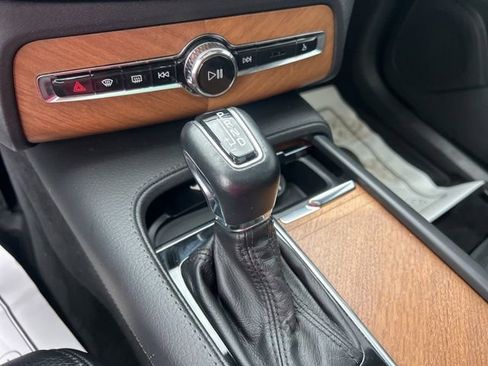 Used 2021 Volvo XC90 T6 Momentum w/ Protection Package Premier image 28