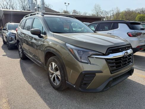 Used 2025 Subaru Ascent Premium AWD/4WD image 1