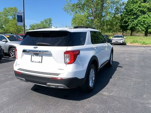 Used 2022 Ford Explorer XLT w/ Equipment Group 202A AWD/4WD image 5