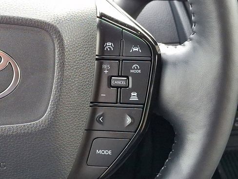 Used 2025 Toyota Prius XLE image 21