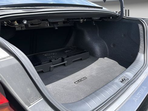 Used 2025 Nissan Altima 2.5 SV FWD image 19