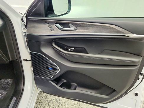 Used 2021 Jeep Grand Cherokee L Overland w/ Advanced Protech Group III image 28