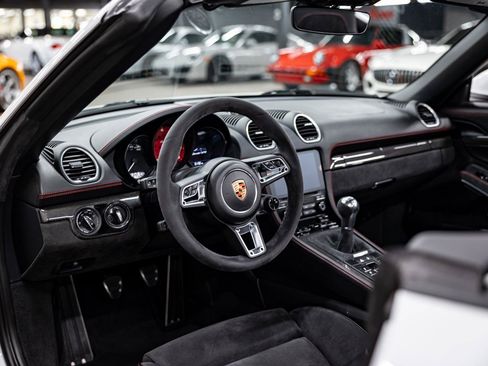 Used 2018 Porsche 718 Boxster GTS RWD image 9