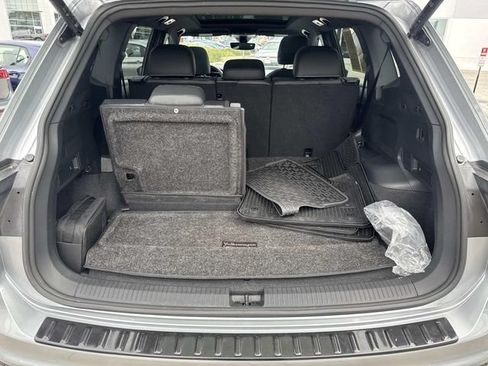 Used 2023 Volkswagen Tiguan SE R-Line FWD image 5