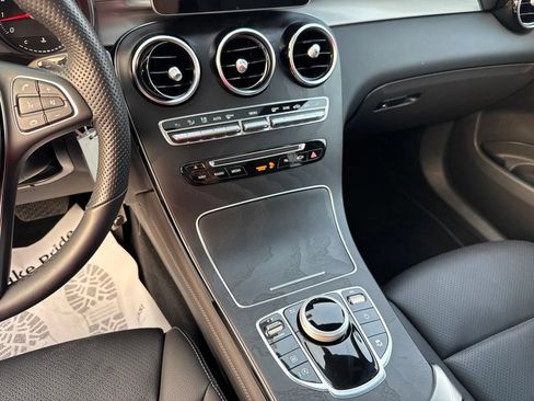 Used 2019 Mercedes-Benz GLC 300 4MATIC w/ Premium Package image 21