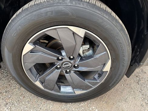 Used 2025 Nissan Rogue SV FWD image 32