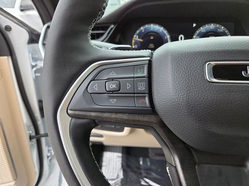 New 2026 Jeep Grand Cherokee Limited RWD image 17