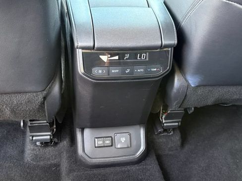 Used 2024 Toyota Highlander Limited AWD/4WD image 29