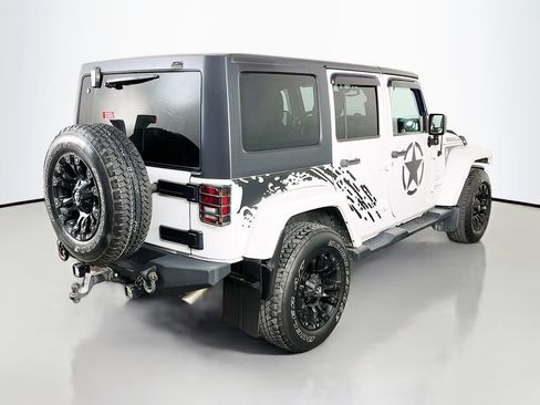Used 2017 Jeep Wrangler Unlimited Sahara w/ Dual Top Group AWD/4WD image 7