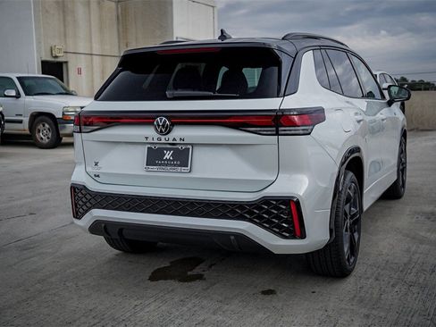 New 2026 Volkswagen Tiguan SE R-Line image 7