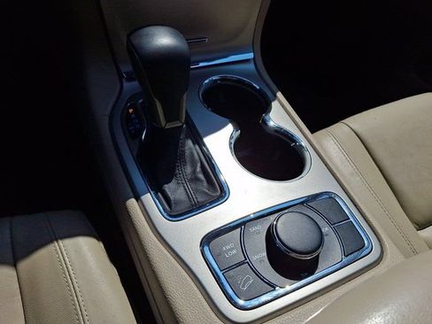 Used 2017 Jeep Grand Cherokee Limited AWD/4WD image 19