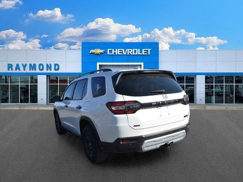 Used 2025 Honda Pilot TrailSport image 5