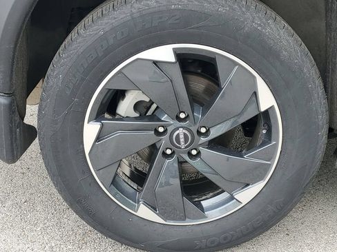 Used 2025 Nissan Rogue SV AWD/4WD image 5