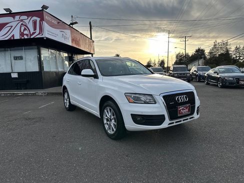 Used 2010 Audi Q5 3.2 Premium Plus w/ Premium Plus Pkg image 4