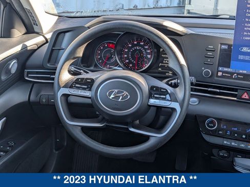 Used 2023 Hyundai Elantra SEL image 15