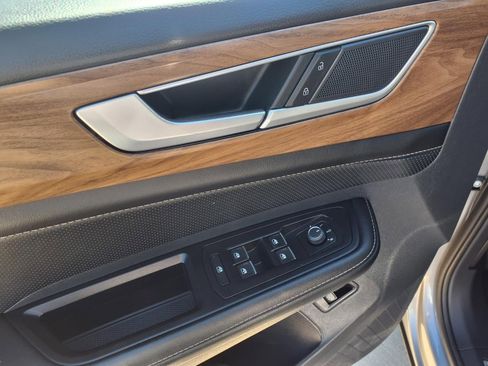 Used 2024 Volkswagen Atlas SE image 22